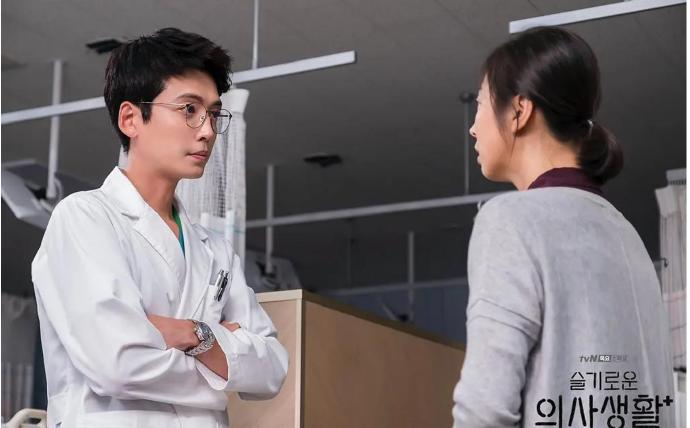 机智的医生生活第一集剧情解析：看五位医生如何用专业与友情治愈人心