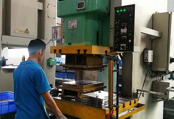 金隽机械:20年精密冲压设备专家,让您的生产效率翻倍,能耗降低30% 金隽机械:20年精密冲压设备专家,让您的生产效率翻倍,能耗降低30%