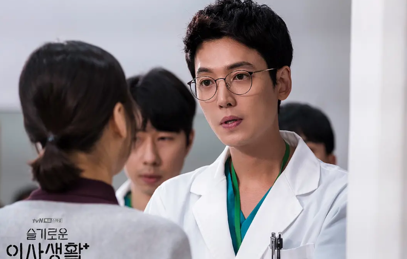 机智的医生生活第1季:揭秘主演团队与真实医疗日常,感受友情与成长的温暖力量 机智的医生生活第1季:揭秘主演团队与真实医疗日常,感受友情与成长的温暖力量